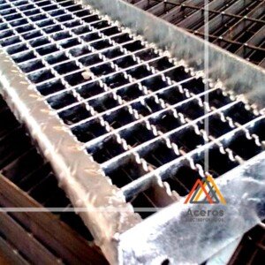¿Dónde comprar escalones prefabricados de acero? - Rejillas Electroforjadas