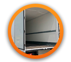 Recubrimiento plástico liner panel en el interior de una caja de trailer