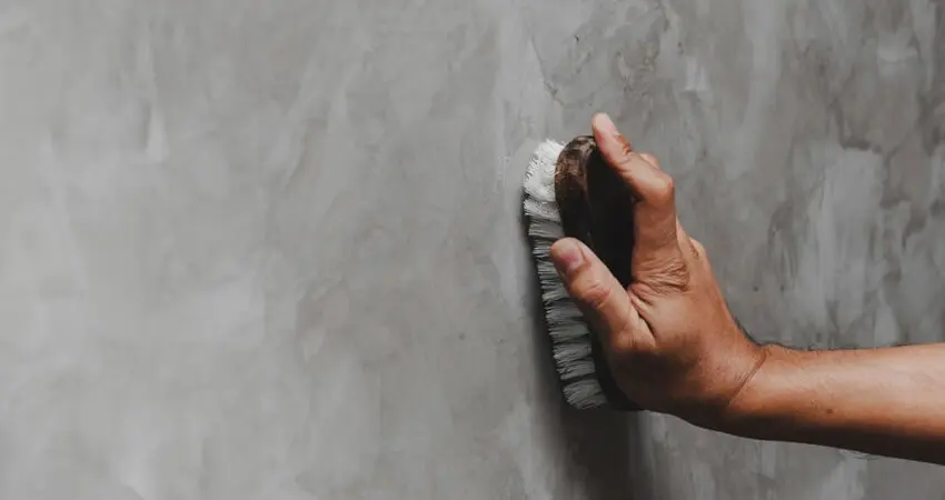 Cepillado de pared para eliminar exceso de bicarbonato
