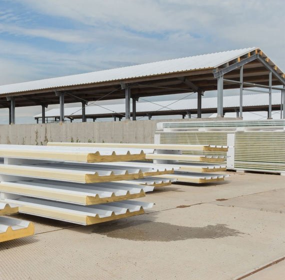 Techo de multipanel en construcción