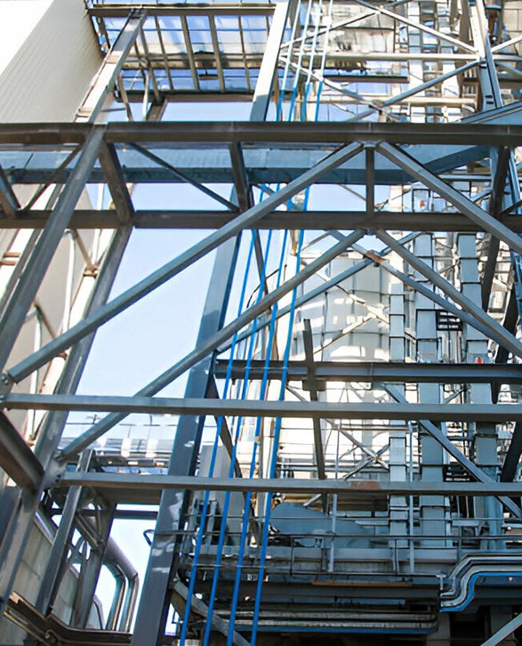 Estructura de acero con refuerzos de PTR cuadrado