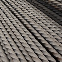 Muestra de barras de acero cuadrado torcido